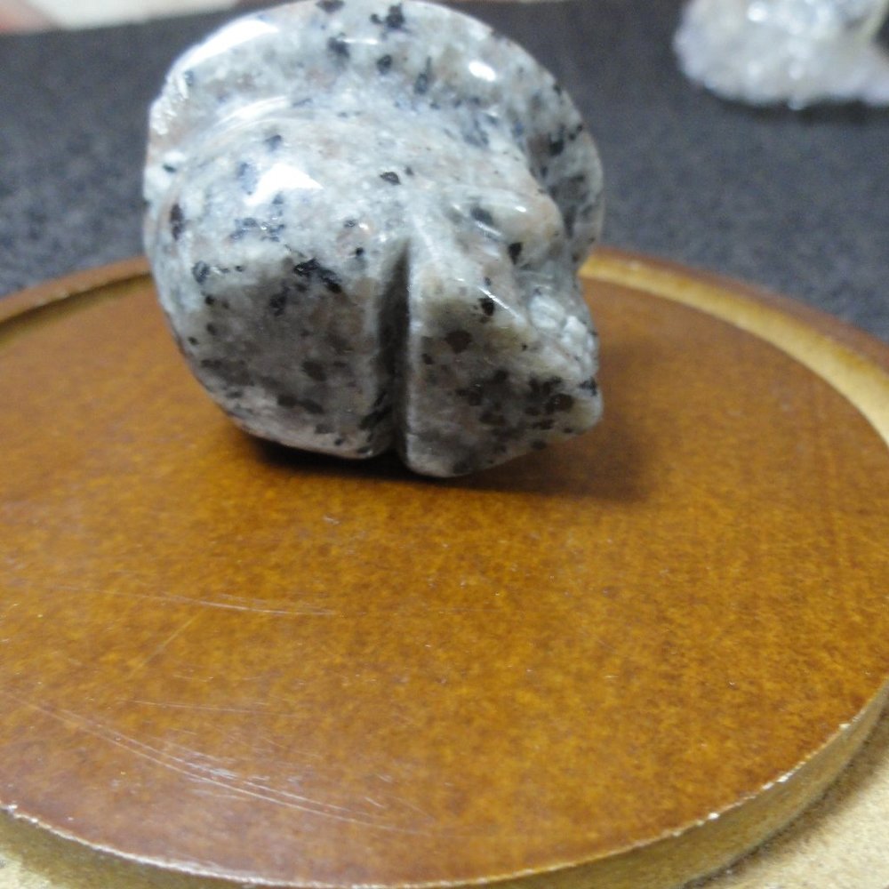 Yooperlite Skull Cowboy Crystal Stone~Black light creepy look~Detailed~NWOT~hand - Picture 4 of 7